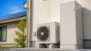 エコキュートの室外機は「ヒートポンプ」｜電気1で熱3を生む仕組みと寿命10〜15年のアイキャッチ画像
