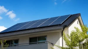 ソーラーパネル温暖化説は本当？表面80℃の熱が1年以内に相殺される理由のアイキャッチ画像